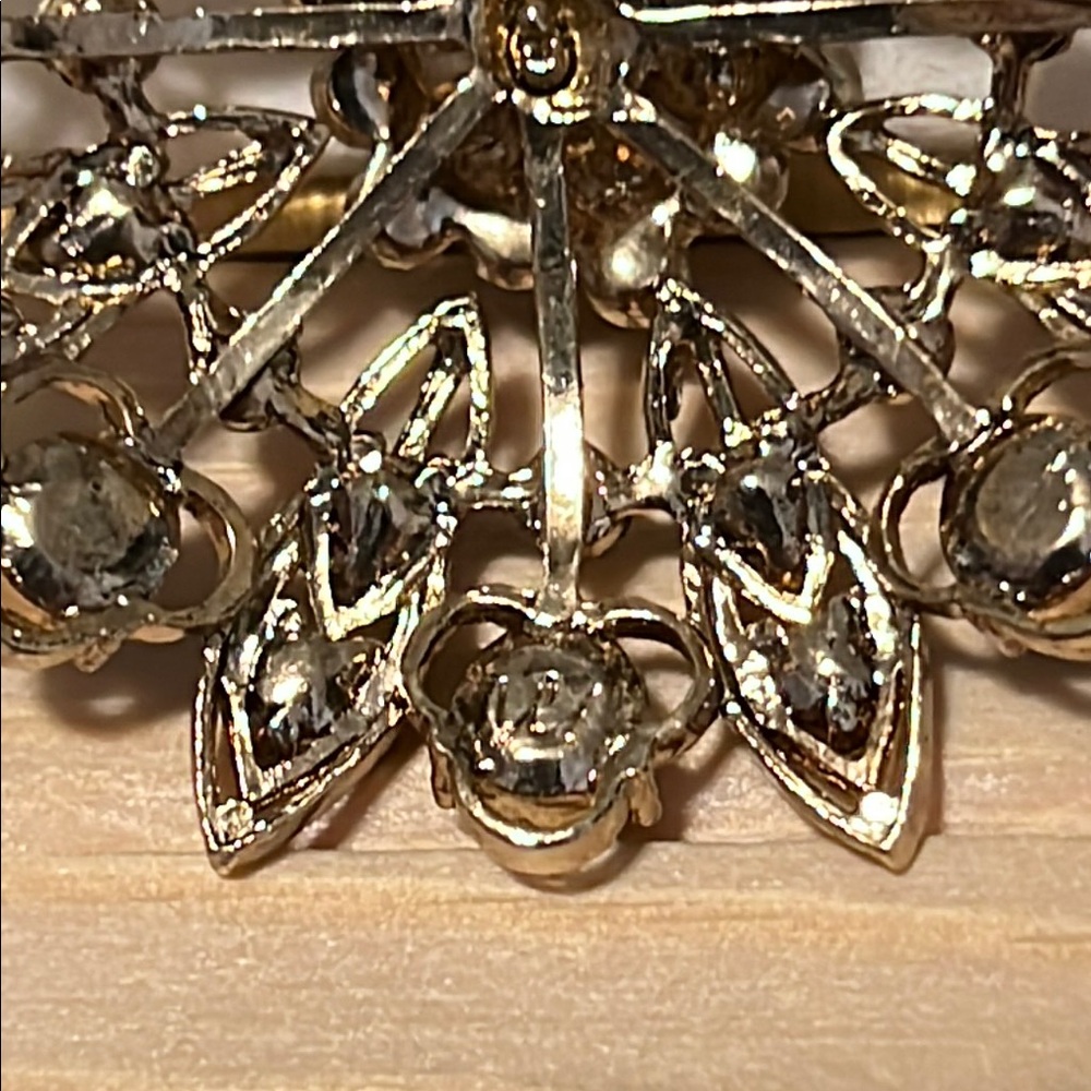 Liz Claiborne Gold and Brown Floral Brooch - Picture 2 of 3
